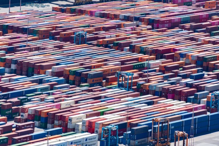 Containers in een haven — sfeerbeeld bij wereldhandel